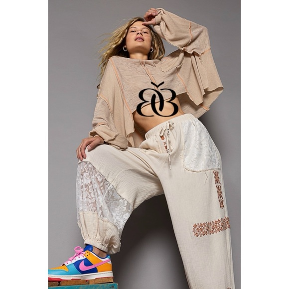 POL Cream Elastic Waist Embroidered Lace Patch Slouchy Joggers - Picture 2 of 12